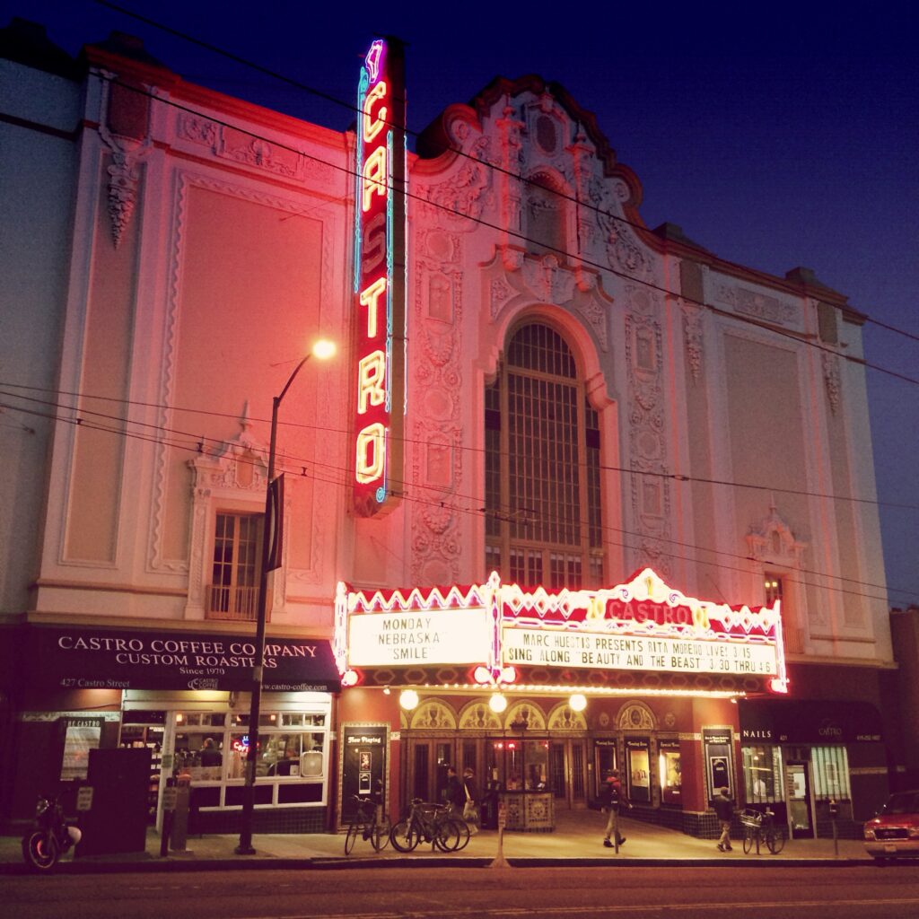 舊金山卡斯楚劇院 (The Castro Theatre) 之旅:走進電影場景,感受LGBTQ+文化與魔幻時刻 1 castro 1